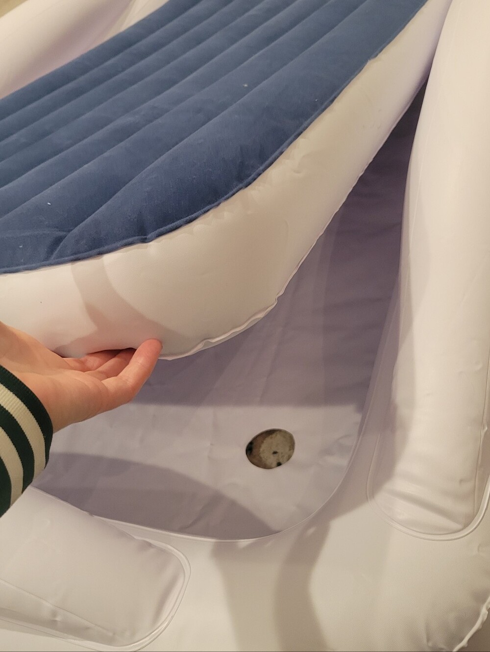 Kids Inflatable Sleep Mat - White and Blue - Picture 4 of 15